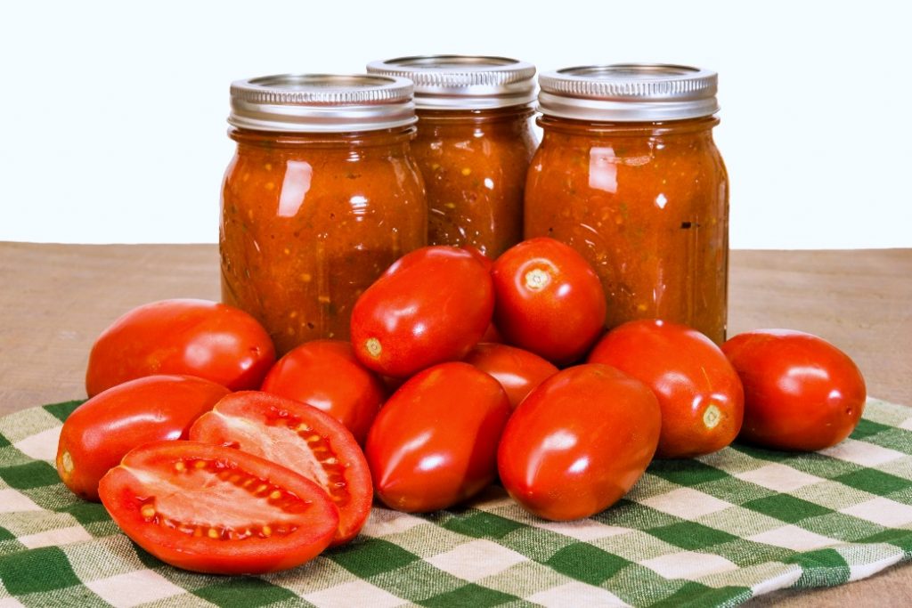 Homemade Canning – Canning Tomato Sauce When Your Crop Yield Is High ...